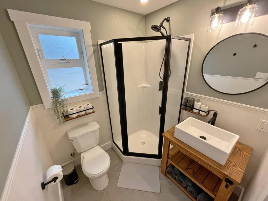 Modern Studio With Soft Tub And Mountain Views - Ratcliffe Guest Suite Duncan Exterior photo